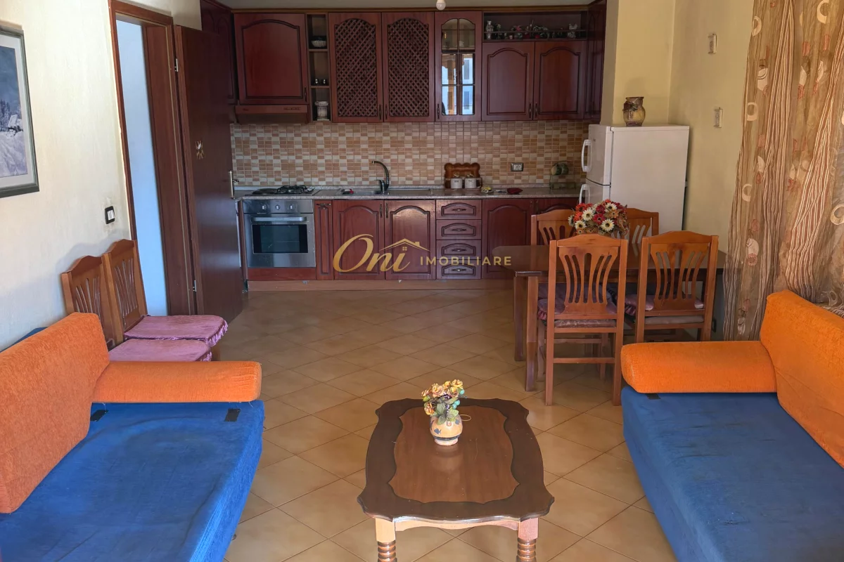 Shtepi ne shitje Apartament ne Tirane, 2+1, Mobilimi E mobiluar, Pagesa 130,000  Euro.
