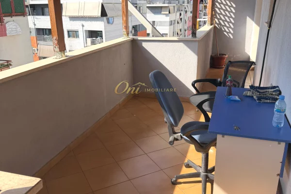 Shtepi ne shitje Apartament ne Tirane, 2+1, Mobilimi E mobiluar, Pagesa 130,000  Euro.