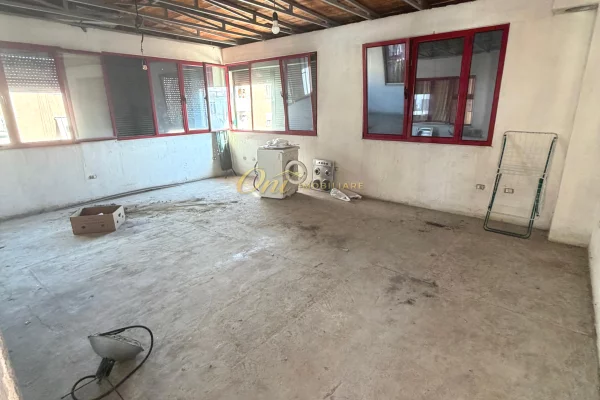 Shtepi ne shitje Apartament ne Tirane, 2+1, Mobilimi E mobiluar, Pagesa 130,000  Euro.