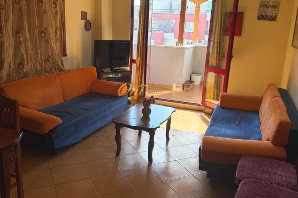Shtepi ne shitje Apartament ne Tirane, 2+1, Mobilimi E mobiluar, Pagesa 130,000  Euro.