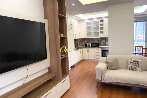 Shtepi me qera Apartament ne Tirane, 2+1, Mobilimi E mobiluar, Pagesa 75,000  Leke.