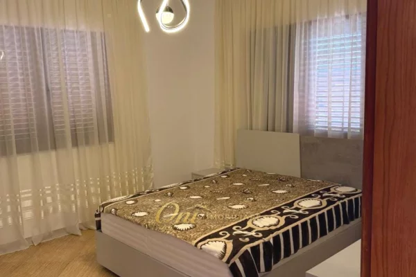 Shtepi me qera Apartament ne Tirane, 2+1, Mobilimi E mobiluar, Pagesa 60,000  Leke.
