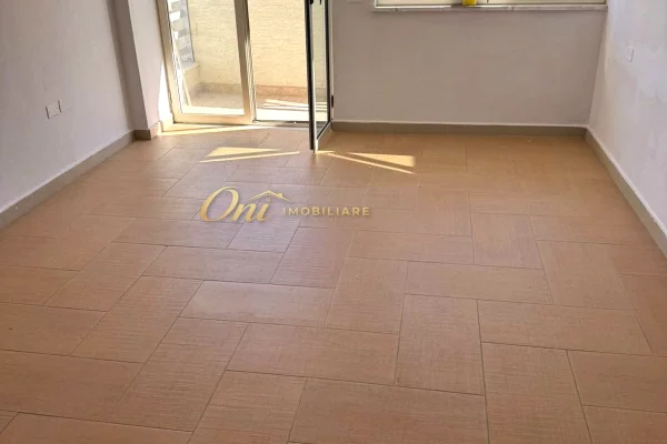 Shtepi me qera Apartament ne Tirane, 3+1, Mobilimi Bosh, pa mobiluar, Pagesa 60,000  Leke.