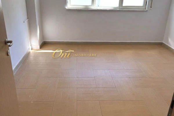 Shtepi me qera Apartament ne Tirane, 3+1, Mobilimi Bosh, pa mobiluar, Pagesa 60,000  Leke.