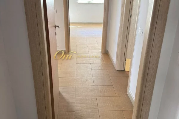 Shtepi me qera Apartament ne Tirane, 3+1, Mobilimi Bosh, pa mobiluar, Pagesa 60,000  Leke.