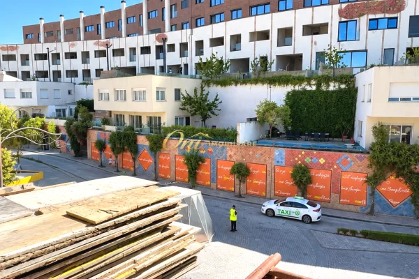 Shtepi ne shitje Apartament ne Tirane, 1+1, Mobilimi Bosh, pa mobiluar, Pagesa 130,000  Euro.