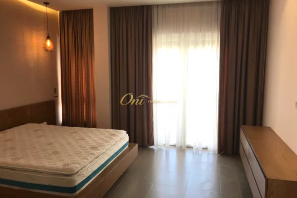 Shtepi ne shitje Vila Luksoze ne Tirane, 4+1, Mobilimi E mobiluar, Pagesa 800,000  Euro.