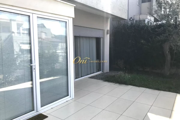 Shtepi ne shitje Vila Luksoze ne Tirane, 4+1, Mobilimi E mobiluar, Pagesa 800,000  Euro.