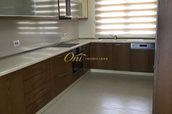 Shtepi ne shitje Vila Luksoze ne Tirane, 4+1, Mobilimi E mobiluar, Pagesa 800,000  Euro.