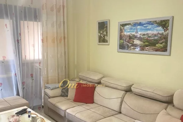 Shtepi me qera Apartament ne Tirane, 2+1, Mobilimi E mobiluar, Pagesa 55,000  Leke.