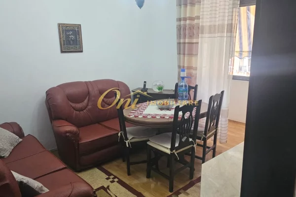Shtepi me qera Apartament ne Tirane, 3+1, Mobilimi E mobiluar, Pagesa 65,000  Leke.