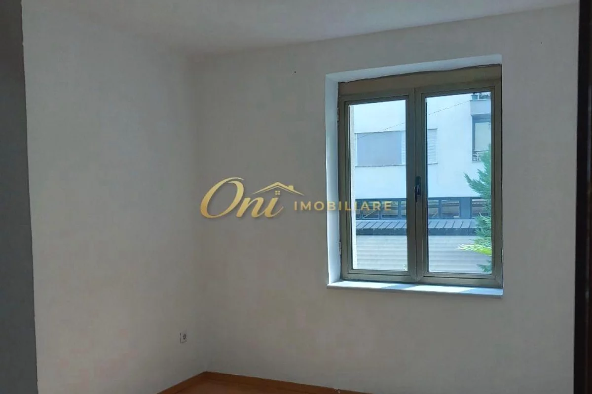 Shtepi me qera Apartament ne Tirane, 3+1, Mobilimi Pjeserisht e mobiluar, Pagesa 60,000  Leke.