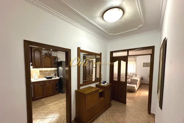 Shtepi me qera Apartament ne Tirane, 2+1, Mobilimi E mobiluar, Pagesa 100,000  Leke.