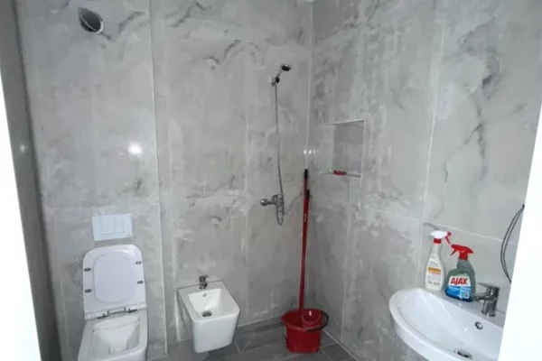 ZOGU I ZI; JEPET ZYRE ME QERA