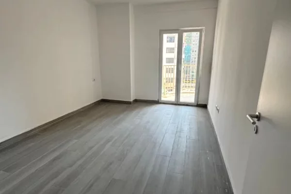 ZOGU I ZI; JEPET ZYRE ME QERA
