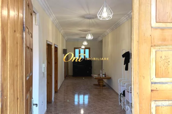 Shtepi me qera Vila Luksoze ne Tirane, 3+1, Mobilimi Pjeserisht e mobiluar, Pagesa 200,000  Leke.