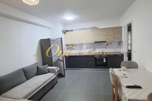 Shtepi me qera Apartament ne Tirane, 3+1, Mobilimi E mobiluar, Pagesa 60,000  Leke.