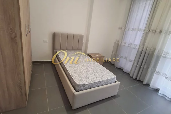 Shtepi me qera Apartament ne Tirane, 3+1, Mobilimi E mobiluar, Pagesa 60,000  Leke.