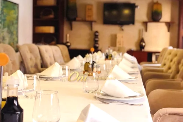 BRRYLI JEPET RESTORANT PER QERA 400M2