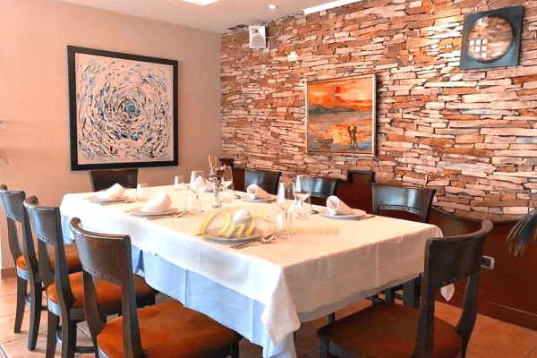 BRRYLI JEPET RESTORANT PER QERA 400M2