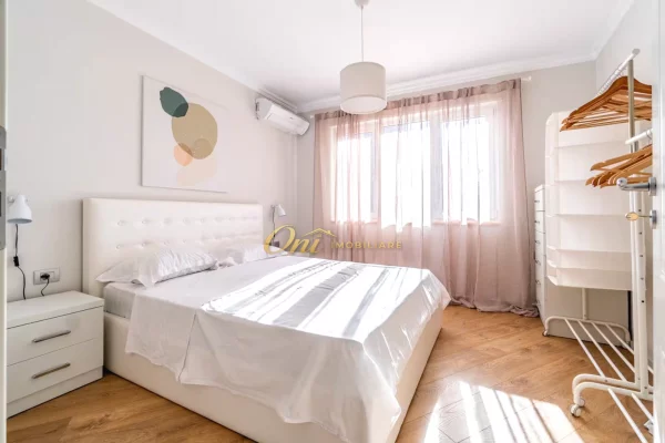 Shtepi me qera Apartament ne Tirane, 2+1, Mobilimi E mobiluar, Pagesa 150,000  Leke.
