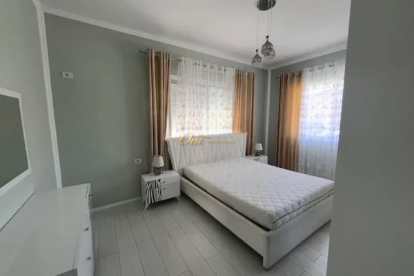 Shtepi me qera Vila Luksoze ne Tirane, 2+1, Mobilimi E mobiluar, Pagesa 4,000  Euro.