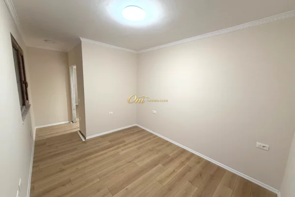 Shtepi me qera Apartament ne Tirane, 2+1, Mobilimi Bosh, pa mobiluar, Pagesa 35,000  Leke.