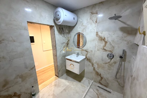 Shtepi me qera Apartament ne Tirane, 2+1, Mobilimi Bosh, pa mobiluar, Pagesa 35,000  Leke.