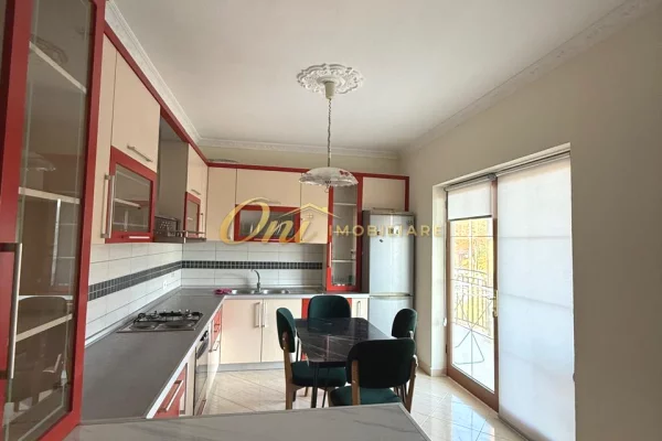 Shtepi me qera Apartament ne Tirane, 2+1, Mobilimi E mobiluar, Pagesa 55,000  Leke.