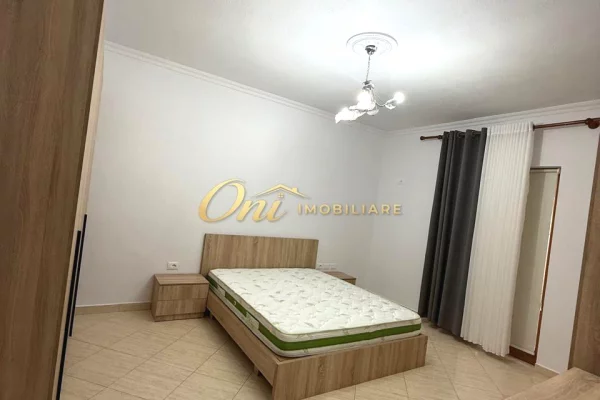 Shtepi me qera Apartament ne Tirane, 2+1, Mobilimi E mobiluar, Pagesa 55,000  Leke.