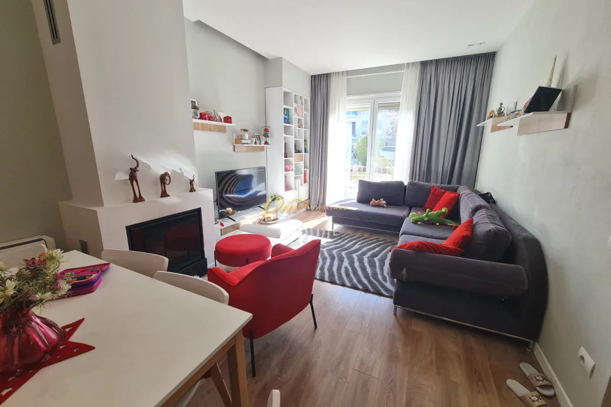 Shtepi ne shitje Apartament ne Tirane, 3+1, Mobilimi E mobiluar, Pagesa 450,000  Euro.