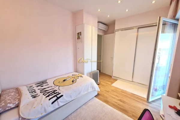 Shtepi ne shitje Apartament ne Tirane, 3+1, Mobilimi E mobiluar, Pagesa 450,000  Euro.