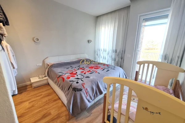 Shtepi ne shitje Apartament ne Tirane, 3+1, Mobilimi E mobiluar, Pagesa 450,000  Euro.