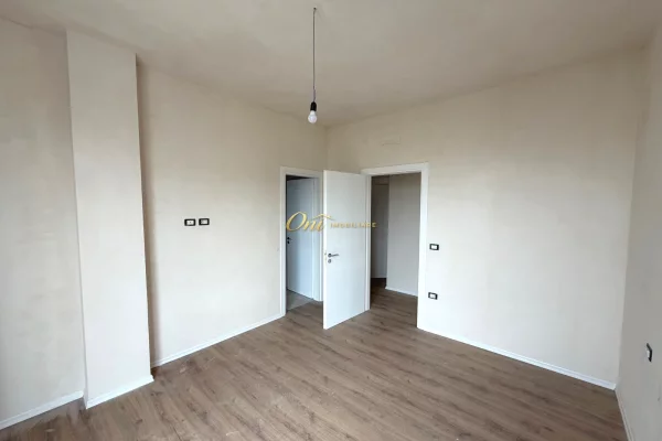 Shtepi ne shitje Apartament ne Tirane, 3+1, Mobilimi E mobiluar, Pagesa 420,000  Euro.