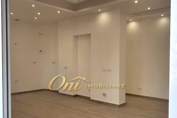 Ambient biznesi me qera 3+1 ne Tirane - 1,200 Euro
