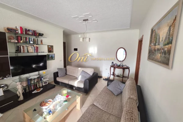 Shtepi me qera 2+1 ne Tirane - 2,000 Euro