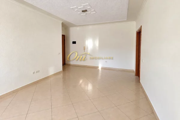 Ambient biznesi me qera 3+1 ne Tirane - 2,000 Euro