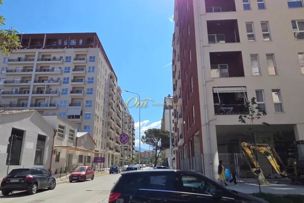 Shtepi ne shitje Apartament ne Tirane, 2+1, Mobilimi Bosh, pa mobiluar, Pagesa 186,660  Euro.
