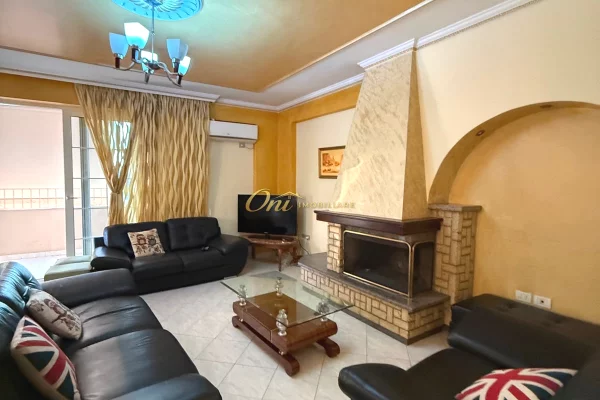 Shtepi me qera Apartament ne Tirane, 3+1, Mobilimi E mobiluar, Pagesa 700  Euro.