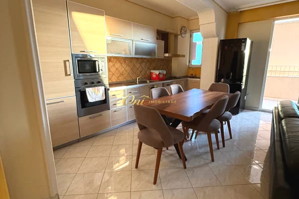 Shtepi me qera Apartament ne Tirane, 3+1, Mobilimi E mobiluar, Pagesa 700  Euro.
