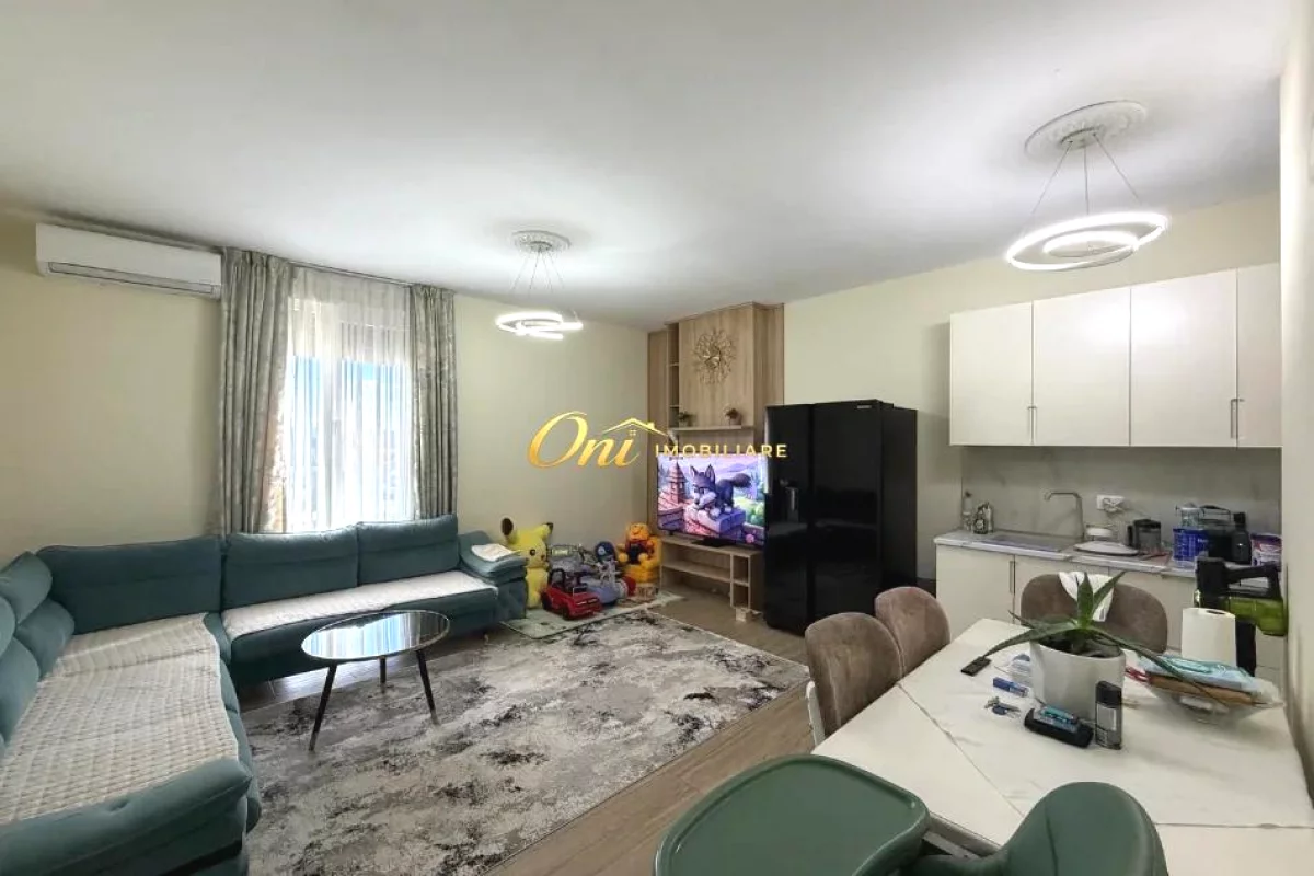 Shtepi me qera Apartament ne Tirane, 2+1, Mobilimi E mobiluar, Pagesa 1,000  Euro.