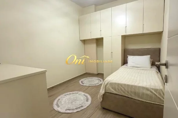 Shtepi me qera Apartament ne Tirane, 2+1, Mobilimi E mobiluar, Pagesa 1,000  Euro.