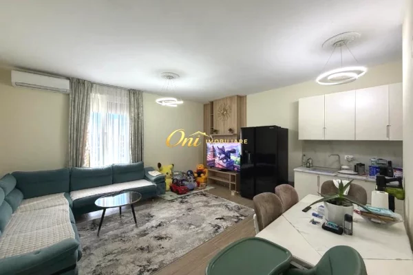 Shtepi me qera 2+1 ne Tirane - 1,000 Euro