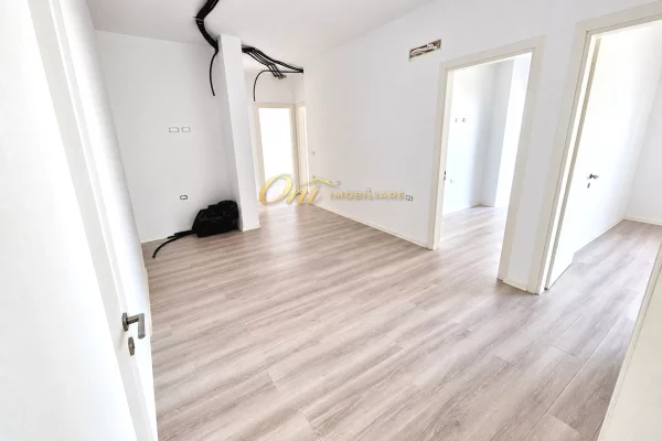 UNIVERS CITY DYQAN/ZYRE PER QERA