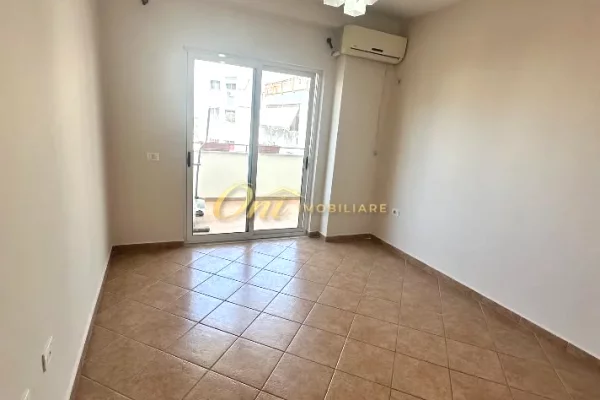 Shtepi ne shitje Apartament ne Tirane, 2+1, Mobilimi Pjeserisht e mobiluar, Pagesa 15,200,000  Leke.