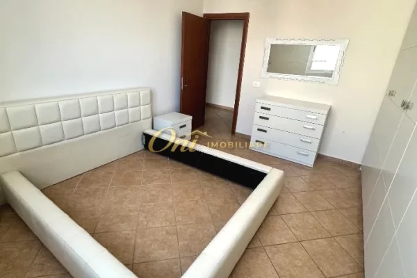 Shtepi ne shitje Apartament ne Tirane, 2+1, Mobilimi Pjeserisht e mobiluar, Pagesa 15,200,000  Leke.