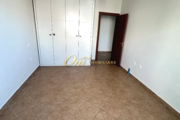 Shtepi ne shitje Apartament ne Tirane, 2+1, Mobilimi Pjeserisht e mobiluar, Pagesa 15,200,000  Leke.
