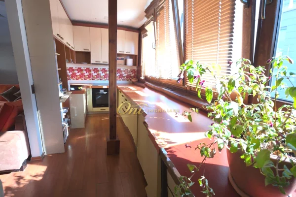 Shtepi me qera Apartament ne Tirane, 2+1, Mobilimi E mobiluar, Pagesa 80,000  Leke.