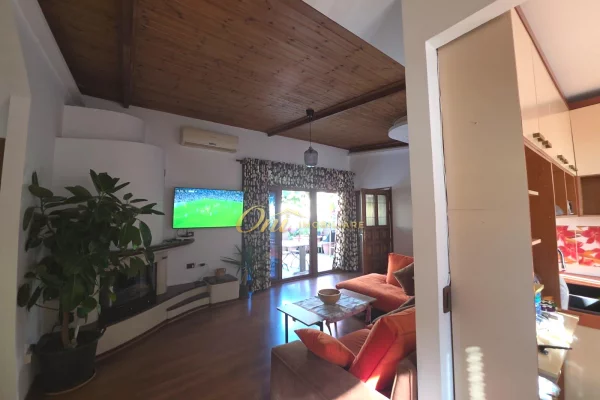Shtepi me qera Apartament ne Tirane, 2+1, Mobilimi E mobiluar, Pagesa 80,000  Leke.