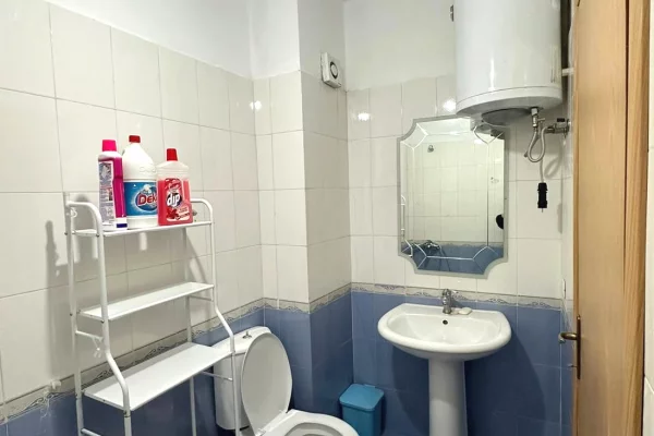 Shtepi me qera Apartament ne Tirane, 1+1, Mobilimi E mobiluar, Pagesa 45,000  Leke.